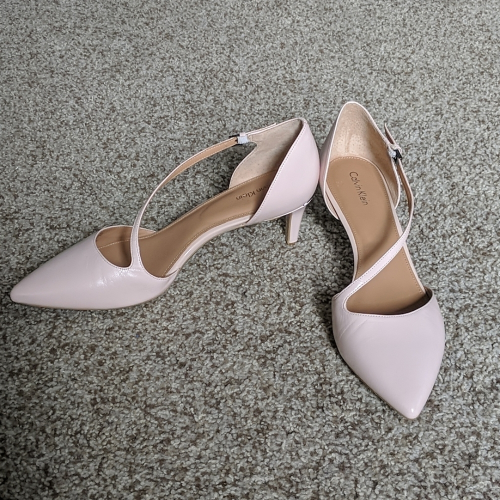 Calvin Klein light pink cross strap pumps